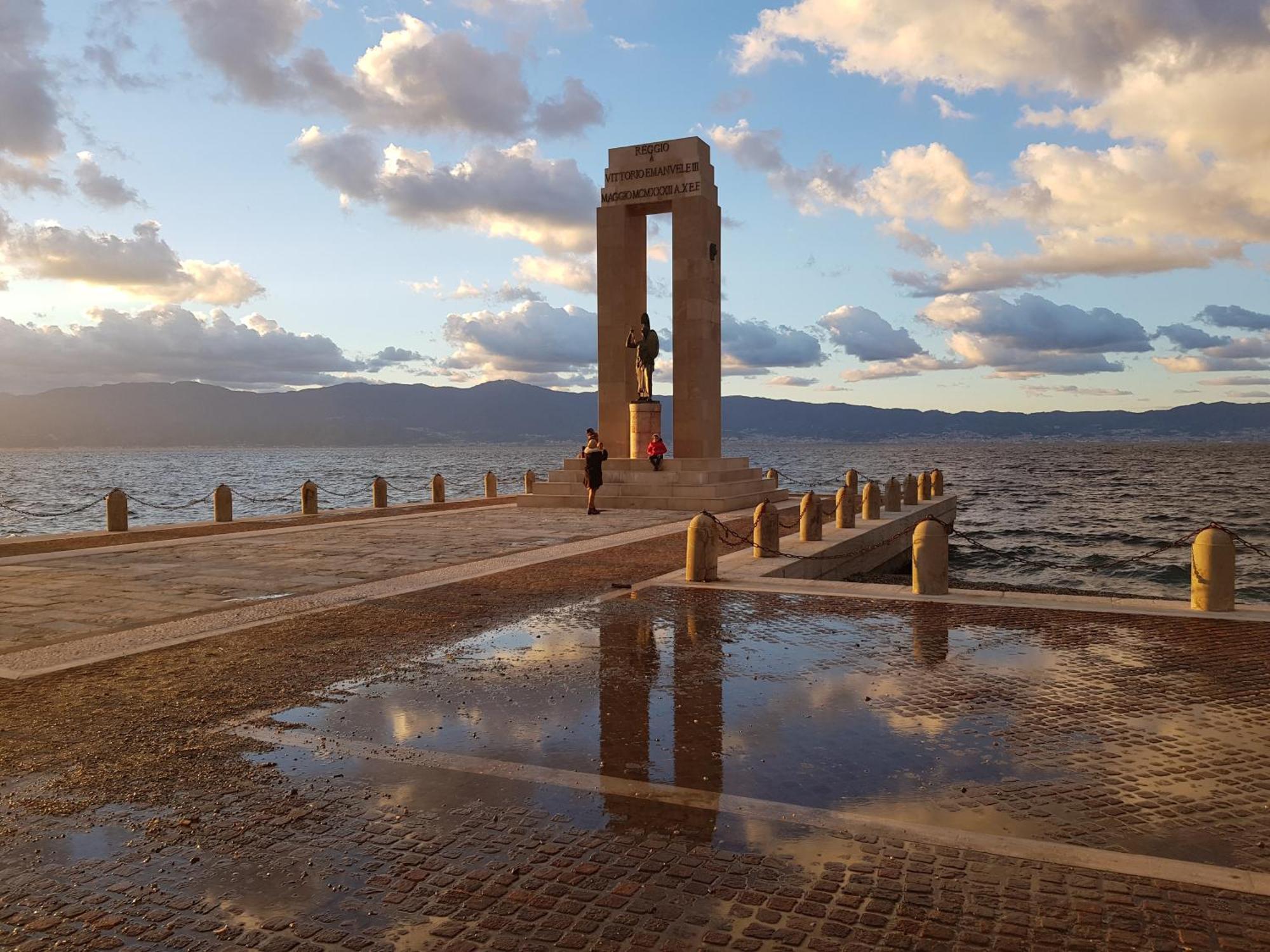 Strettomare-Business & Travel Apartment Reggio di Calabria Bagian luar foto